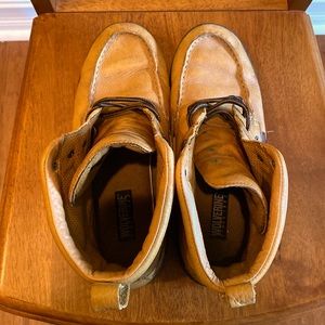 Vintage Wolverine chukkas boots in Tan color. Size Men’s 11
